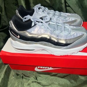 Nike Air Max 95 (Size 3Y)